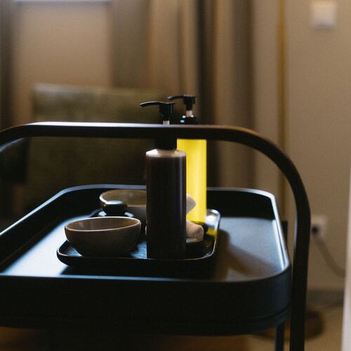 Hotel service cart with pump bottle and bowls